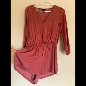 FOREVER 21 🌺 ROMPER 🌺 M 🌺LIGHTWEIGHT 🌺 POCKETS 🌺 2 BUTTONS ARE CORRODED 🌺